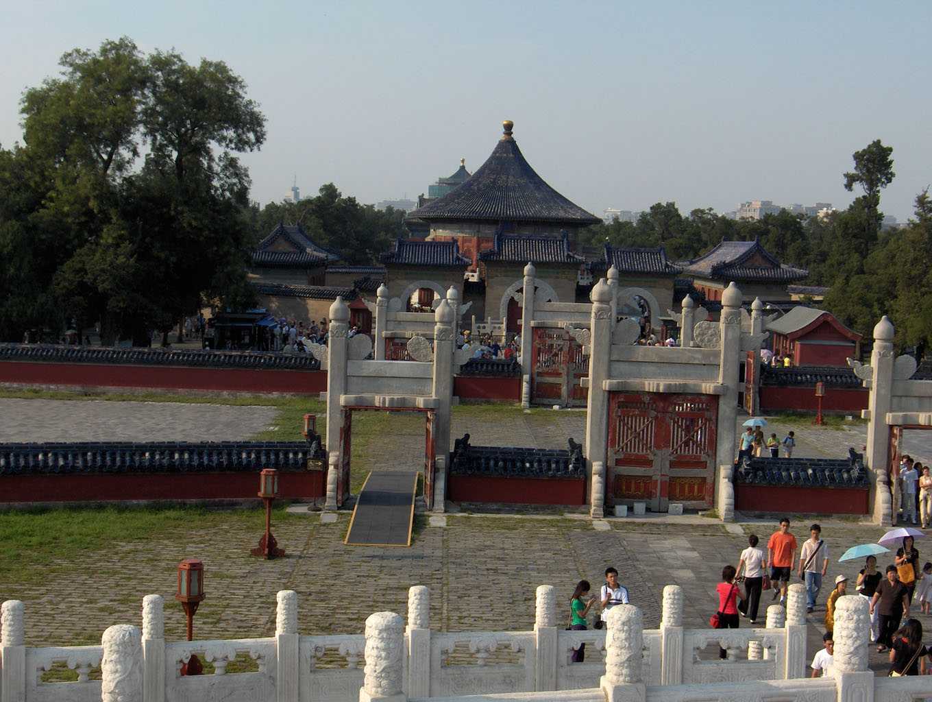 Une vue du site du temple du Ciel (Pékin), le 21 août 2005
