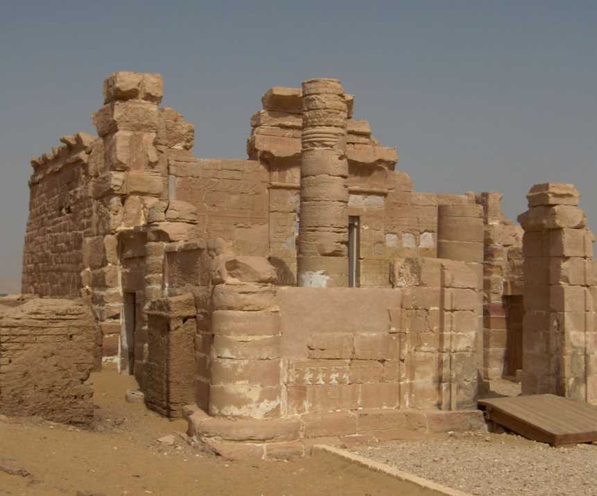 Le temple de Deir-el-Haggar, le 20 avril 2005