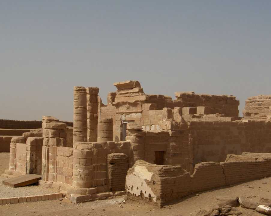 Le temple de Deir-el-Haggar, le 20 avril 2005