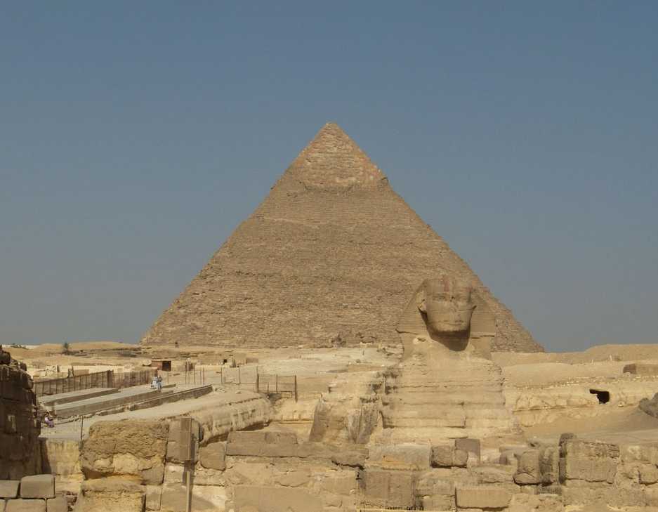 Le sphinx et la pyramide de Kephren, le 14 avril 2005