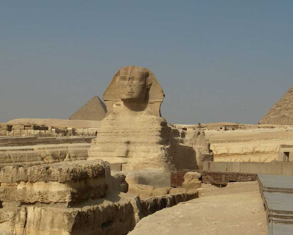 Le sphinx et les pyramides de Mykerinos et Kephren, le 14 avril 2005
