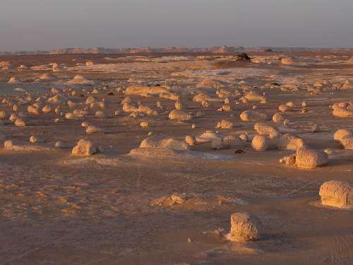 Coucher de soleil sur l’ancien désert Blanc, le 15 avril 2005