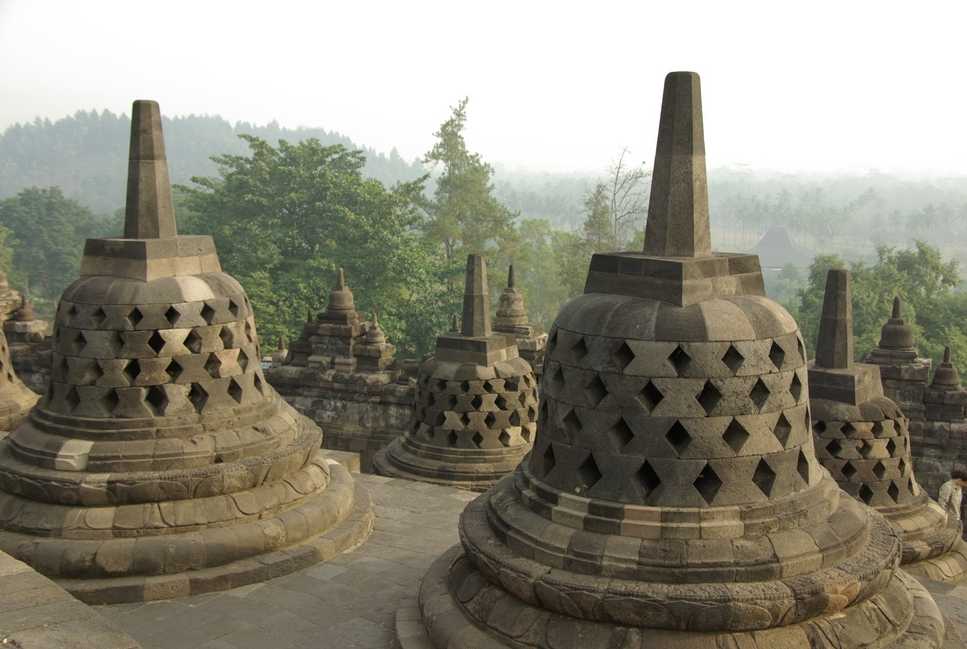 En haut de Borobudur, le 23 juillet 2007