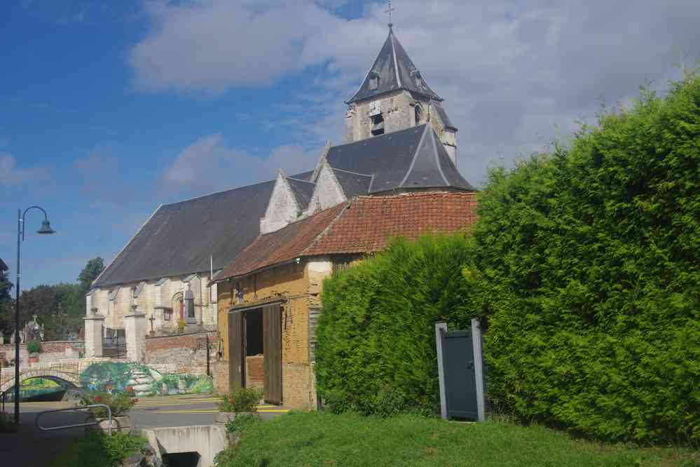 Église de Naours, deux heures plus tard…. Il est temps de commencer à marcher ! Le samedi 13 septembre 2025