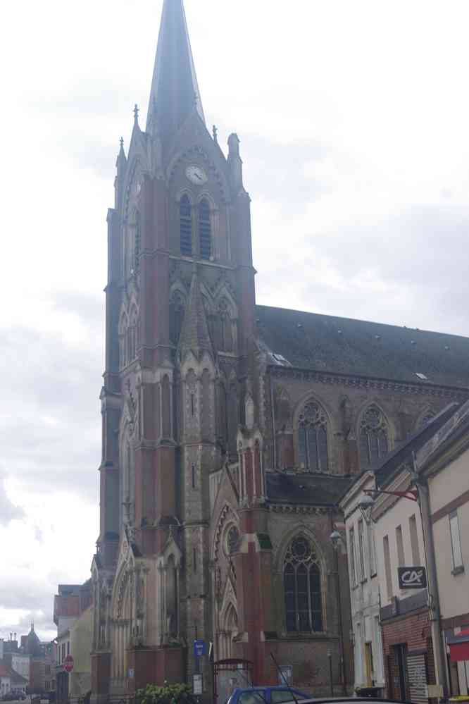 L’église de Vignacourt (inchangée depuis la Grande Guerre). Le samedi 13 septembre 2025