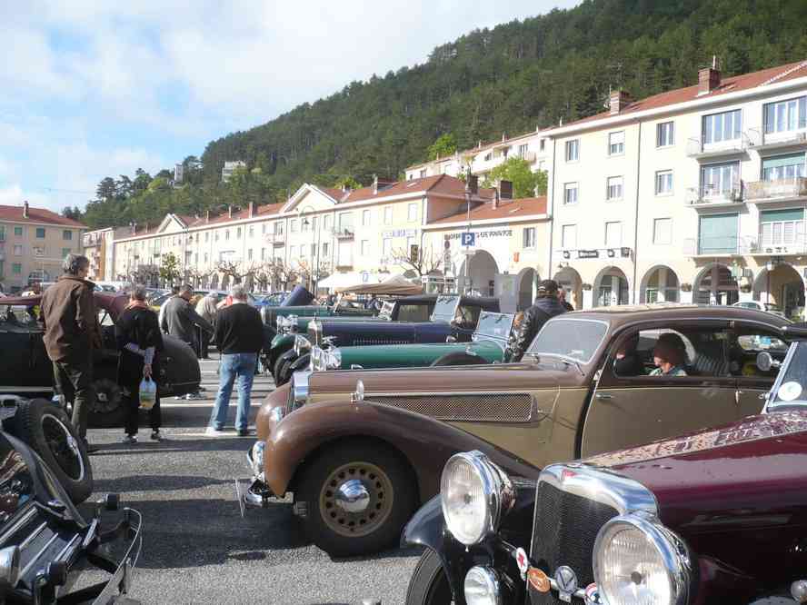Sisteron et ses voitures d’époque... Le jeudi 13 mai 2010