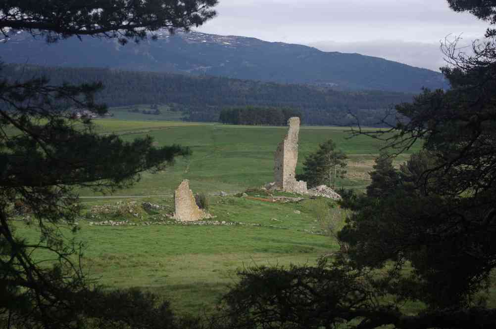 Les ruines de la Torre de Creu (je n’ai pas trouvé ce que c’était). Le vendredi 30 mai 2014