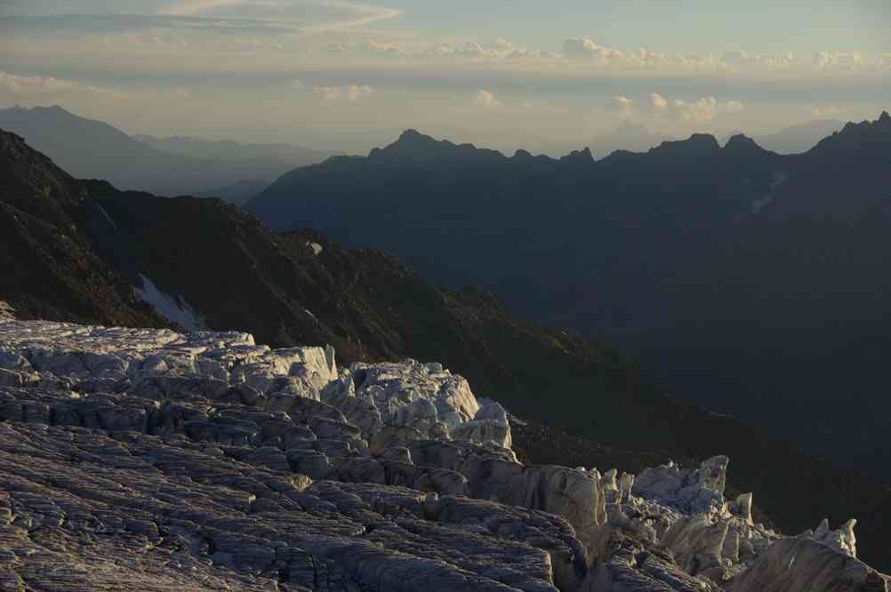Les séracs du glacier du Tour au crépuscule, du refuge Albert Ier. Le lundi 9 août 2010