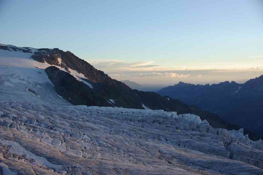 Les séracs du glacier du Tour au crépuscule, du refuge Albert Ier. Le lundi 9 août 2010