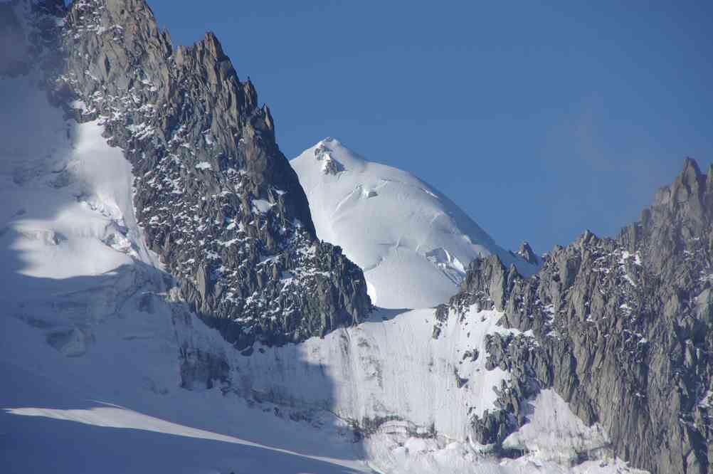 Le sommet de l’aiguille Verte en second plan. Le mardi 10 août 2010