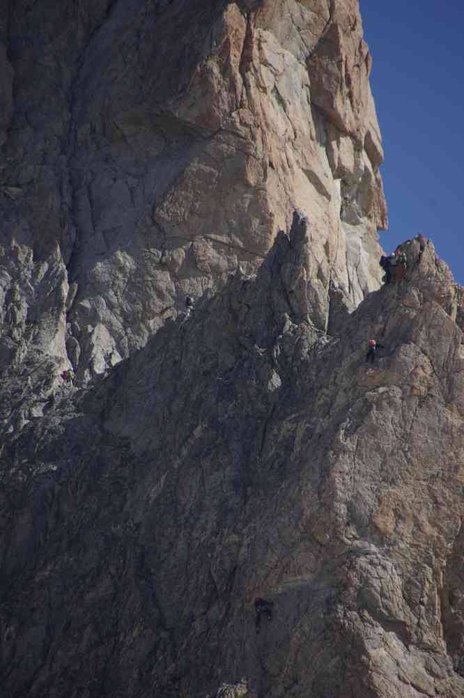 Quelques grimpeurs dans les aiguilles d’Arpettes. Le mardi 10 août 2010