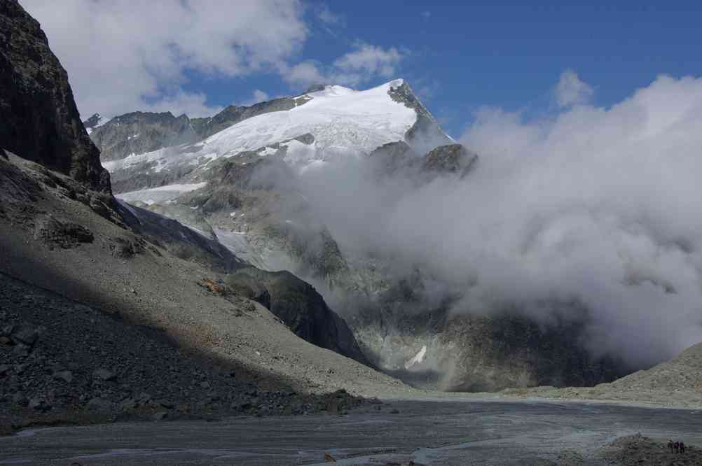 Le pigne d’Arolla 3772 m vu depuis la moraine du haut glacier d’Arolla