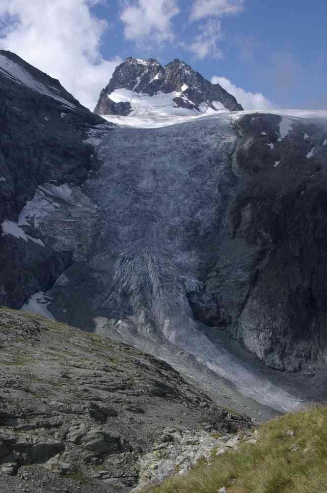 Le bas glacier d’Arolla et le petit mont Collon. Le vendredi 13 août 2010