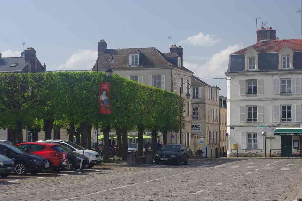 Compiègne (place du Général de Gaulle)