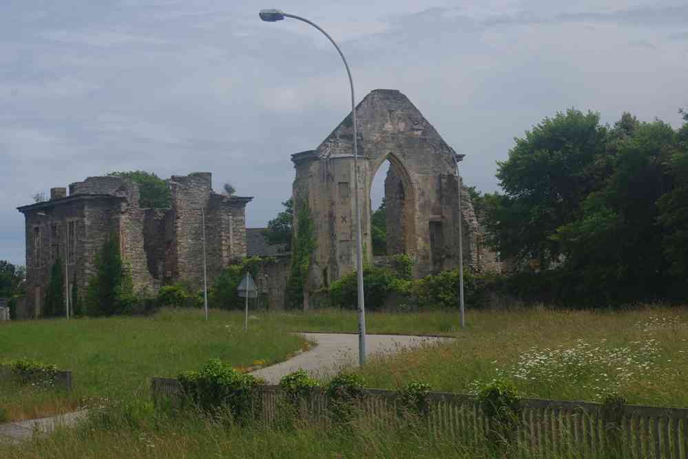 Ruines de l’abbaye du Vœu près de l’arsenal de Cherbourg. Le dimanche 2 juin 2019
