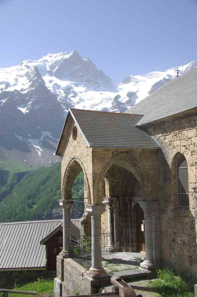 L’église des Terrasses et la Meije. Le samedi 7 juin 2014