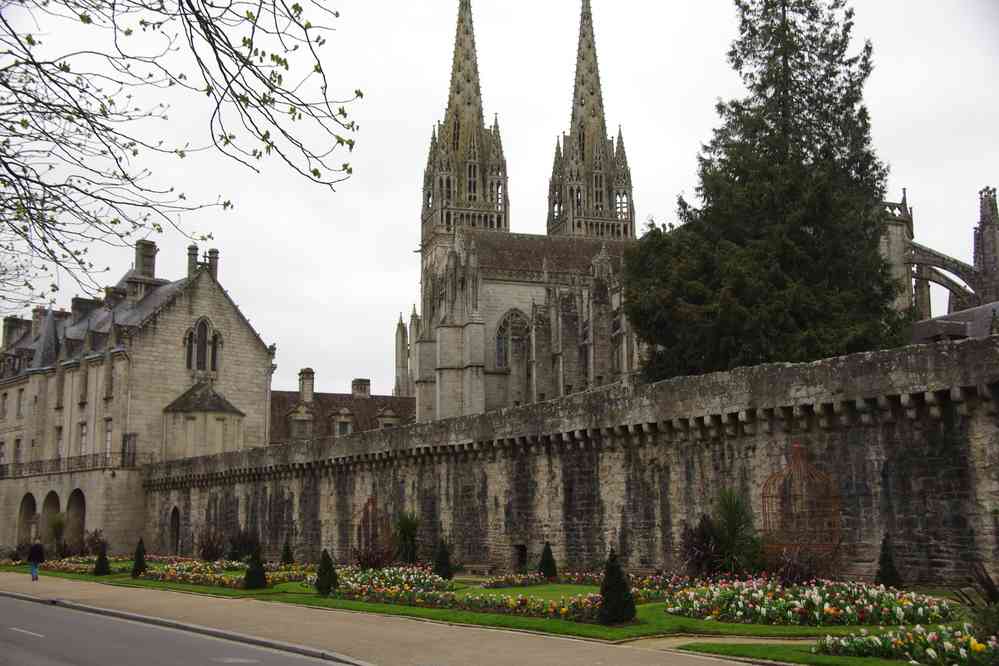 La cathédrale de Quimper, photographiée en quatrième vitesse avant de prendre le bus