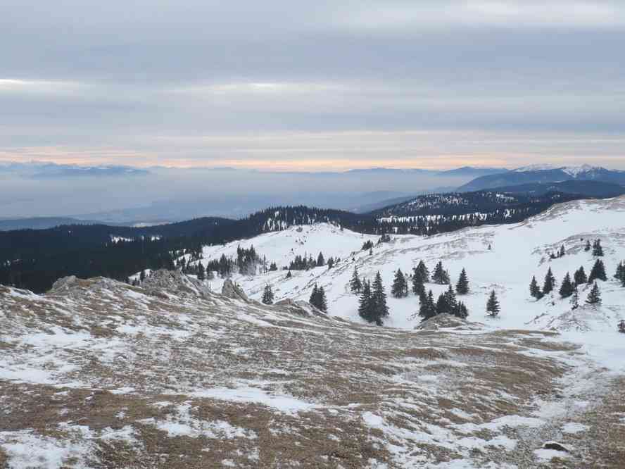 Du haut du mont Tendre 1678 m, point culminant du Jura suisse ; vue sur l’ensemble du lac Léman. Le lundi 27 décembre 2010
