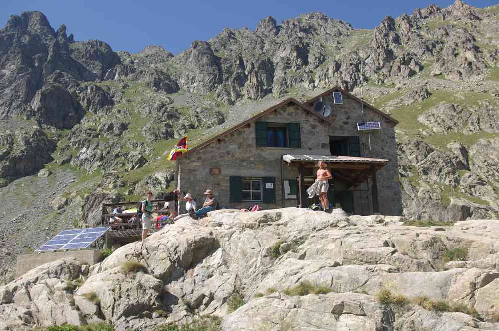 Le refuge de Valmasque (refuge du Club alpin français !). Le lundi 30 juillet 2012