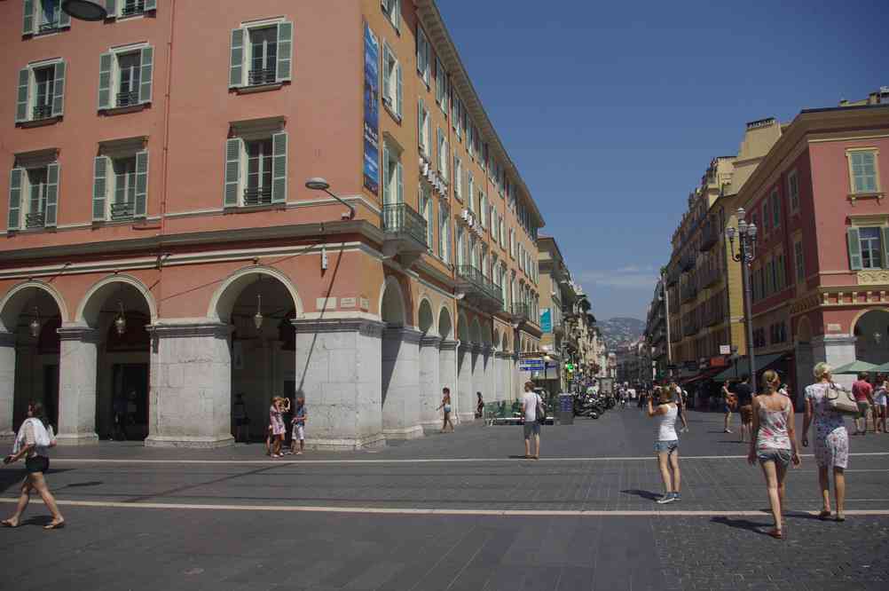 Nice (rue Gioffredo et place Masséna). Le mardi 31 juillet 2012