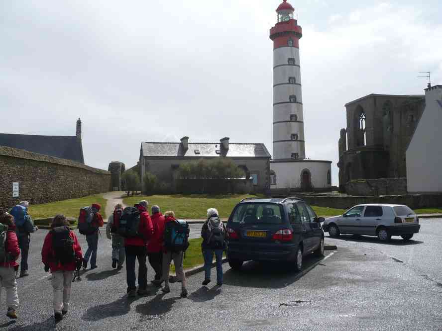 Le phare et l’ancienne abbaye de la pointe de Saint-Matthieu. Le vendredi 2 avril 2010