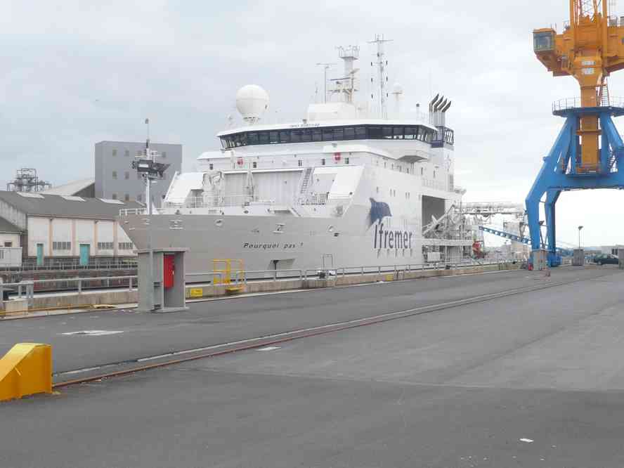 Port de Brest. Le lundi 5 avril 2010
