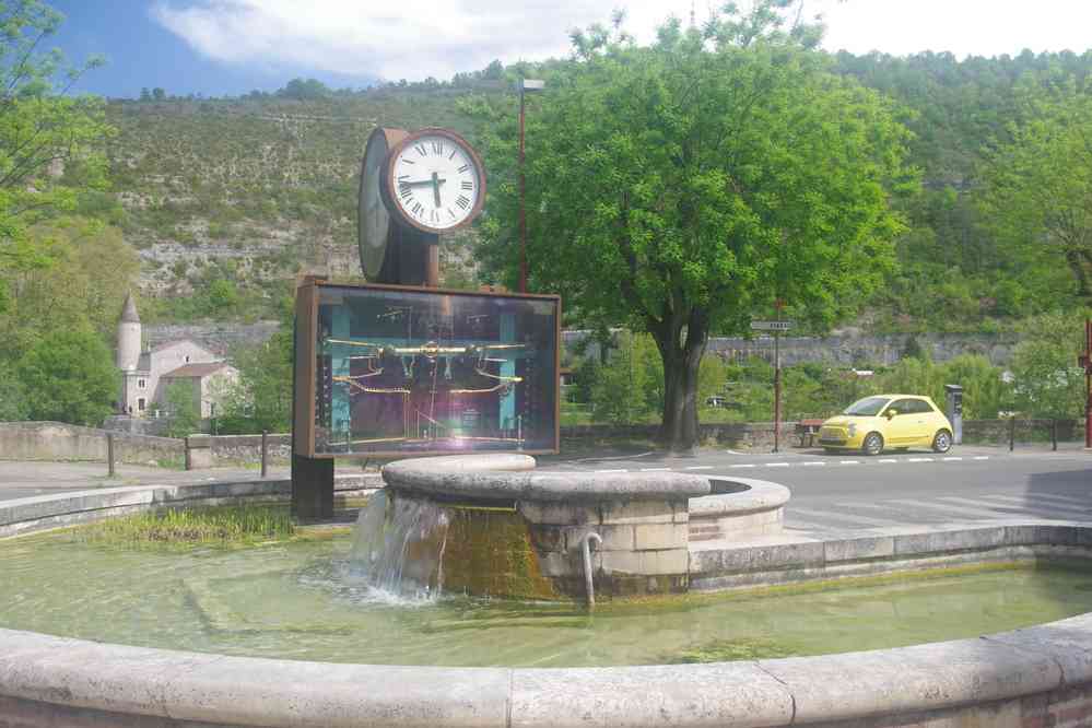 Cahors, horloge hydraulique (en panne). Le lundi 17 avril 2017