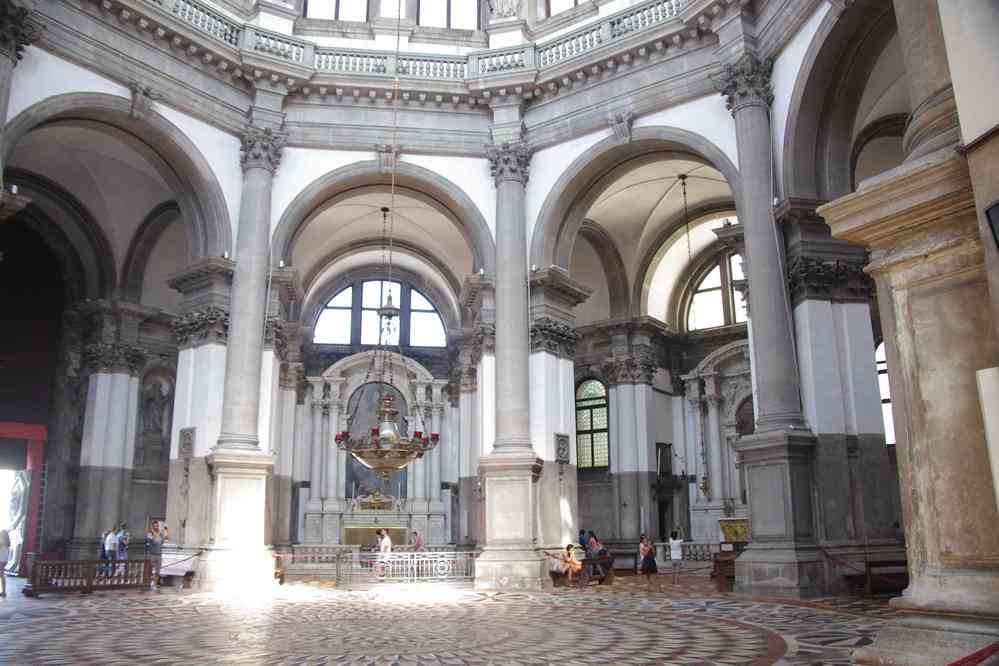 L’intérieur de l’église Santa Maria della Salute. Le samedi 29 août 2015