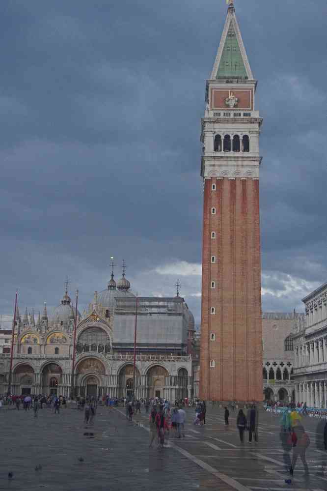 Le campanile de Saint-Marc un soir d’orage. Le samedi 5 septembre 2015