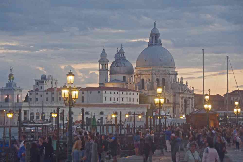 Santa Maria della Salute au crépuscule. Le samedi 5 septembre 2015