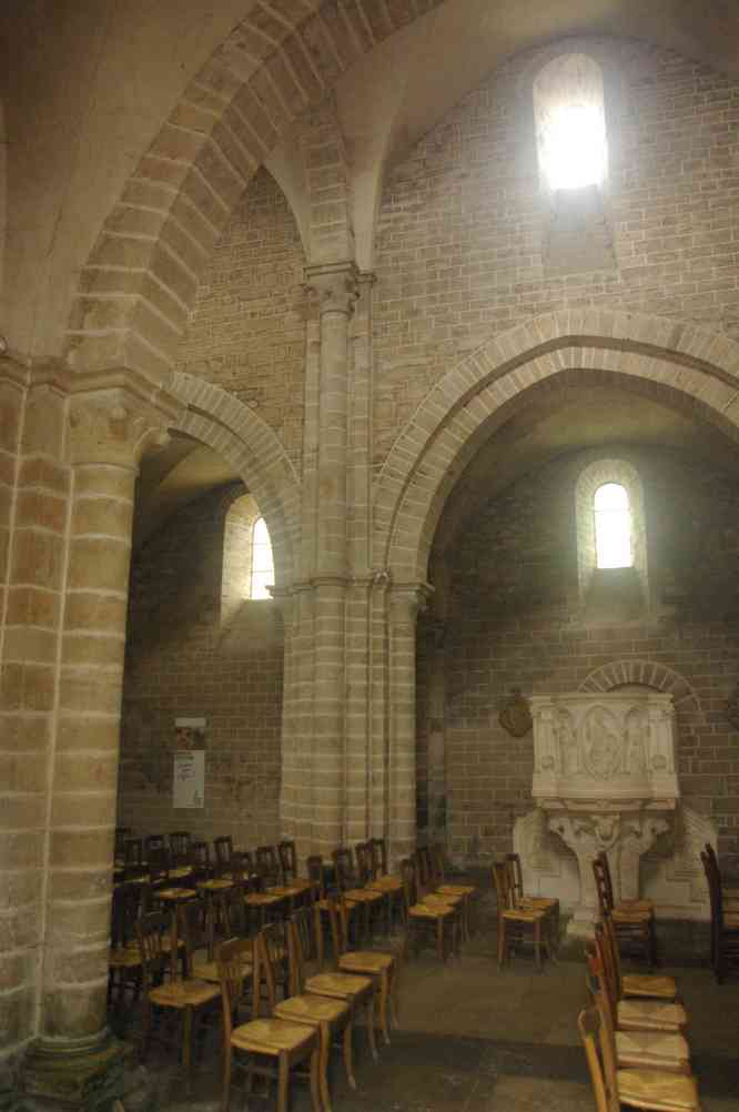 L’intérieur de l’église de Pontaubert. Le samedi 20 avril 2013