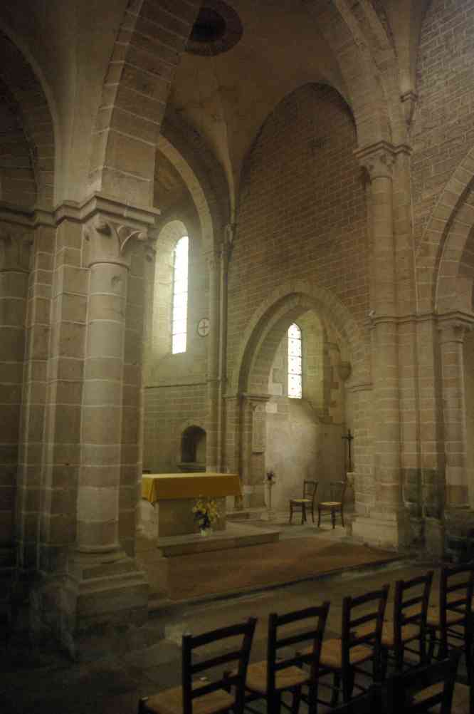 L’intérieur de l’église de Pontaubert. Le samedi 20 avril 2013