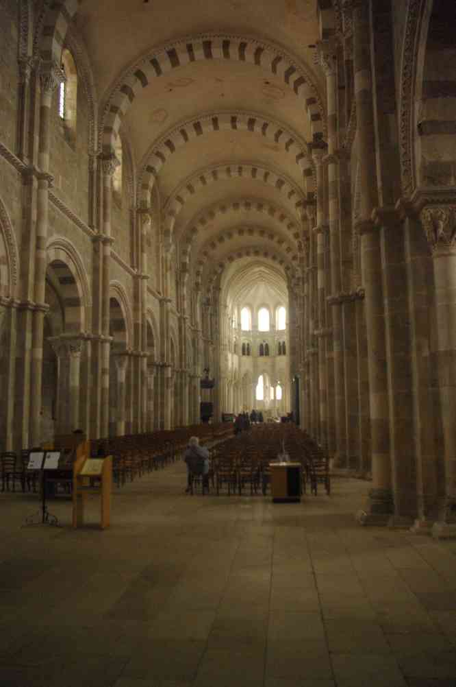 Vézelay (basilique Sainte-Marie-Madeleine, la nef). Le samedi 20 avril 2013