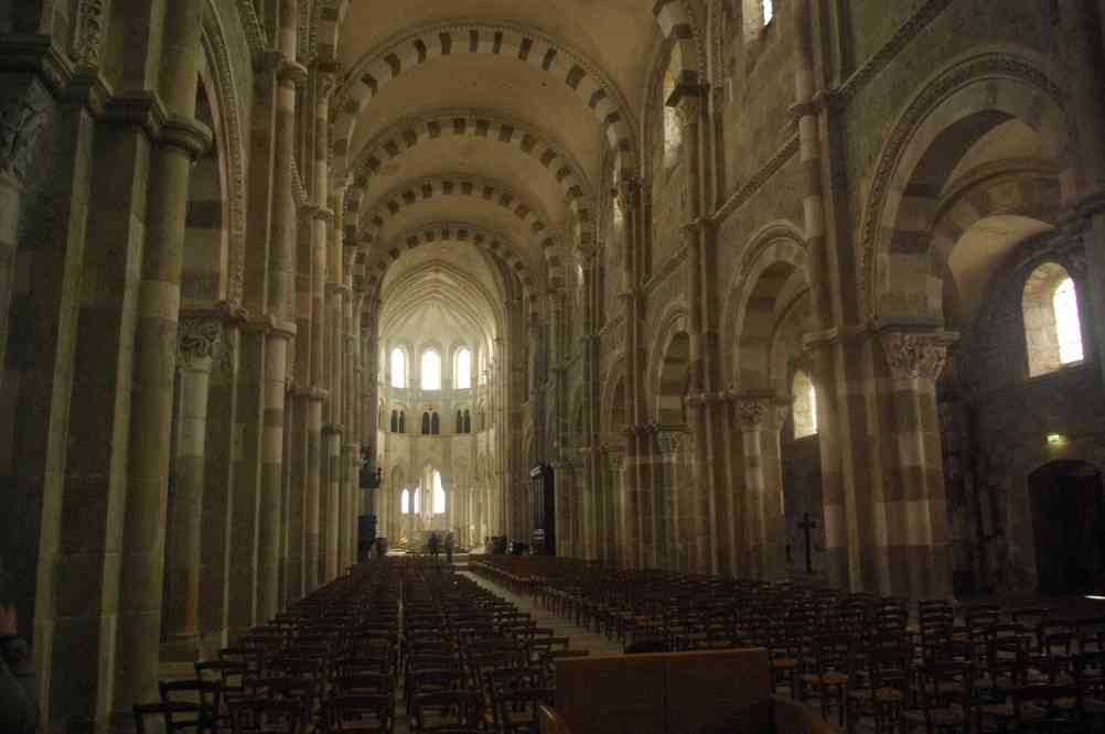 Vézelay (basilique Sainte-Marie-Madeleine, la nef). Le samedi 20 avril 2013