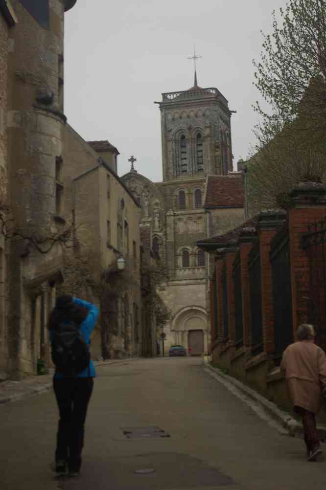 Vézelay : vers la basilique. Le dimanche 21 avril 2013