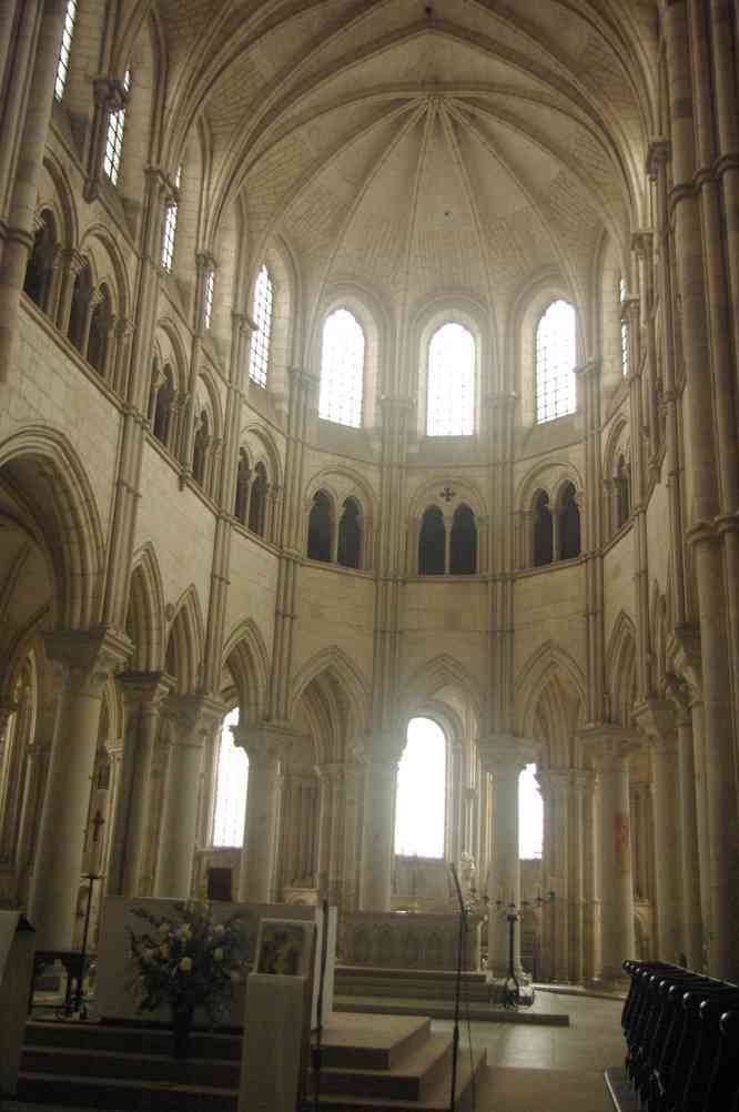 Vézelay : basilique Sainte-Marie-Madeleine (le chœur). Le dimanche 21 avril 2013