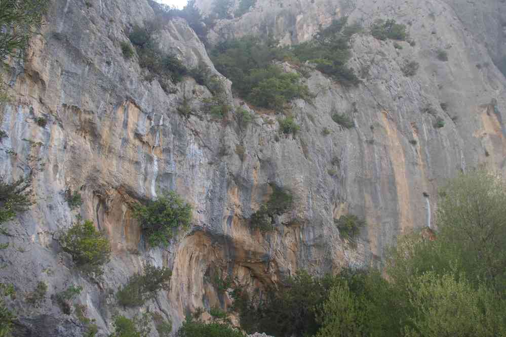 Sentier traversant la falaise, le 6 septembre 2022