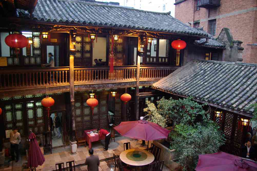 Notre restaurant, dans une vieille maison du centre de K'ouen-ming (昆明 Kunming), le 09 octobre 2010