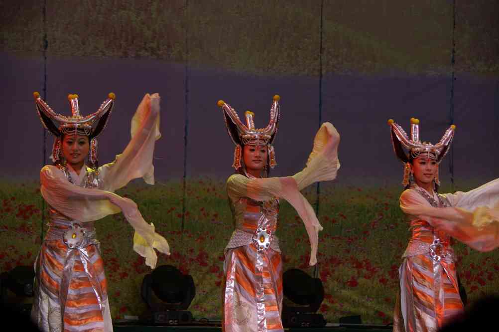 Spectacle « folklorique » sino-tibétain dans un théâtre de la ville, le 20 octobre 2010
