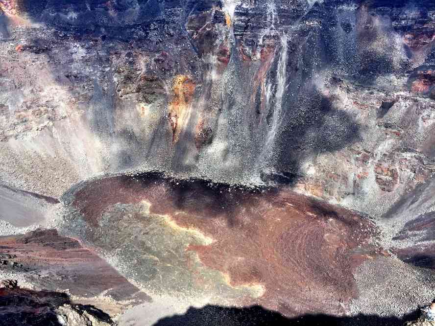 Le cratère Dolomieu effondré (photo : Cécile MOISSONNIER)